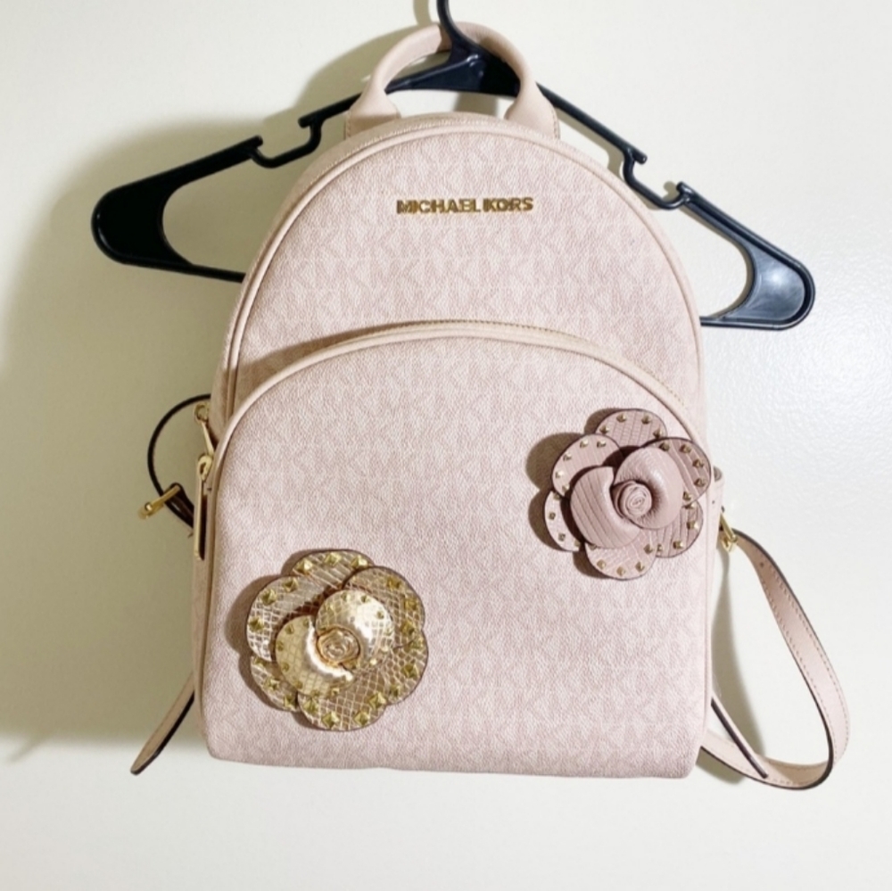 Backpack - Picture 4 of 7